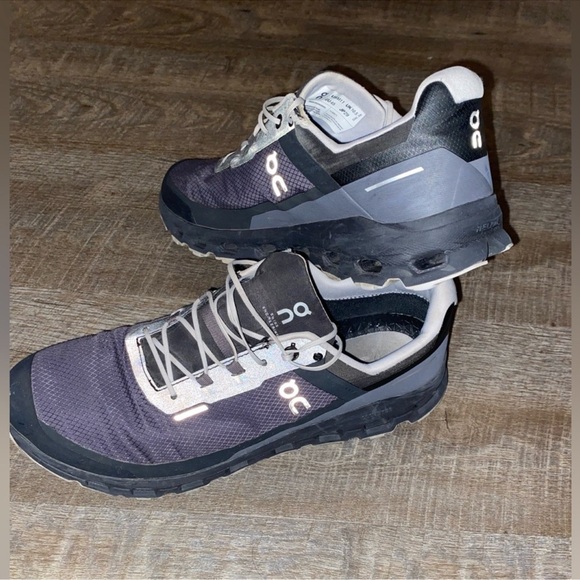 On CLOUD Black and Gray Sneakers with Supportive Sole - Picture 4 of 5